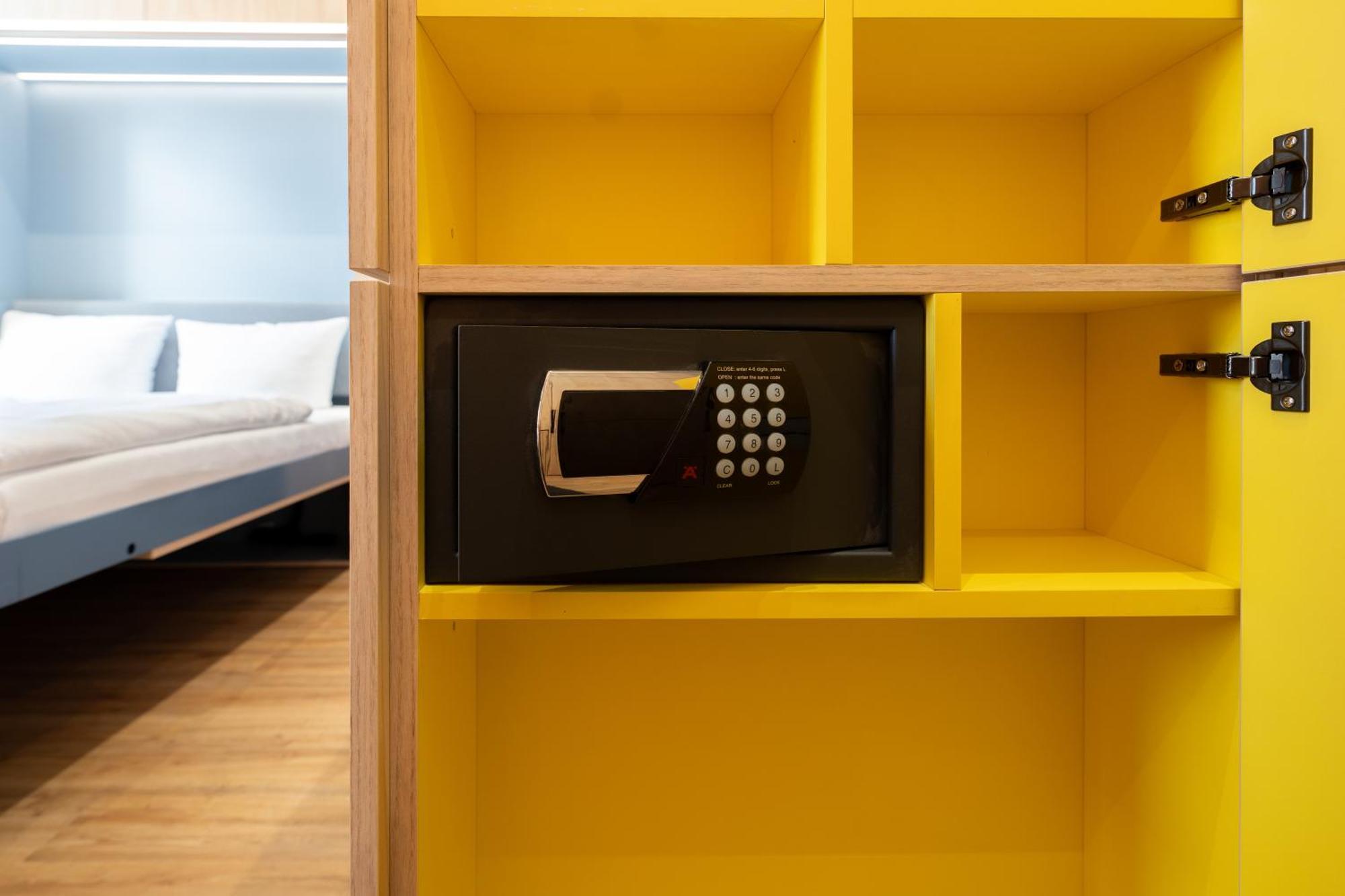 Homaris East Side - Self-Check In — Photos 2